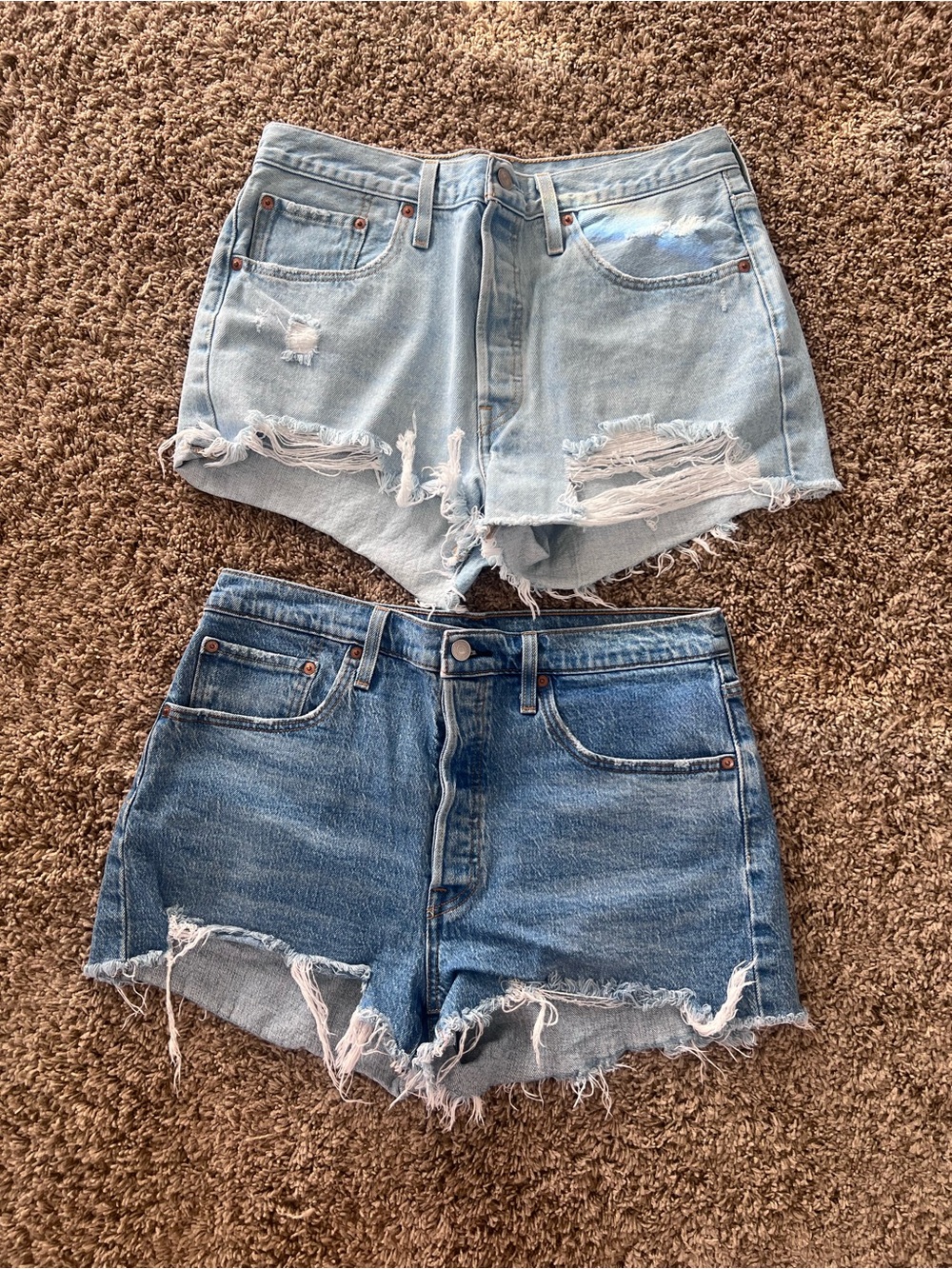2 pairs of Levi 501 shorts size 31